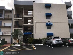 7502 NW 30th Pl in Sunrise, FL - Foto de edificio - Building Photo