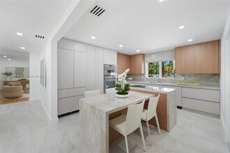5211 Granada Blvd in Coral Gables, FL - Building Photo - Building Photo
