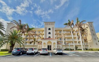 551 Casa Bella Dr in Cape Canaveral, FL - Building Photo