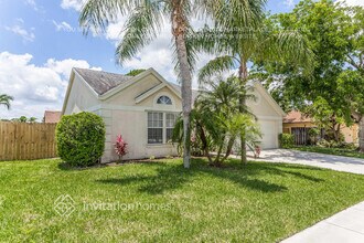 125 Sherwood Dr, Unit 1-307 in Royal Palm Beach, FL - Building Photo - Building Photo