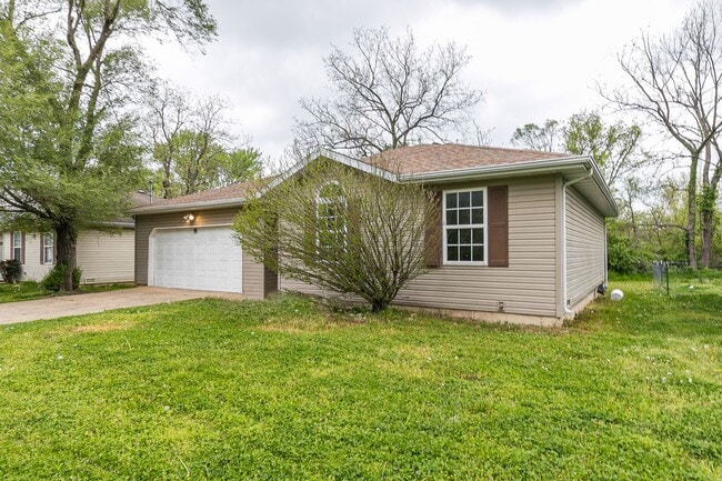 3205 W Lynn St in Springfield, MO - Building Photo - Building Photo