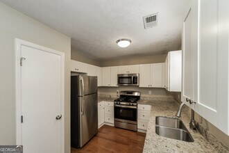 8524 Cedar Creek Ridge in Riverdale, GA - Building Photo - Building Photo