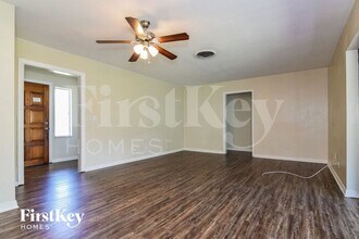 4818 W Bay Villa Ave in Tampa, FL - Building Photo - Building Photo