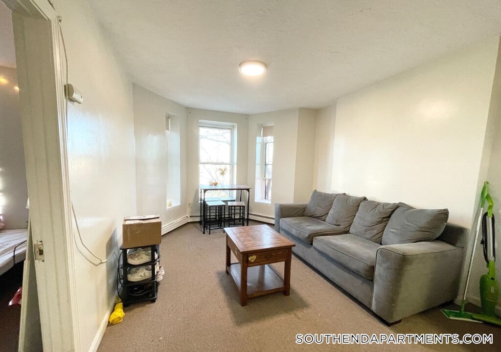 90 Hammond St in Boston, MA - Building Photo