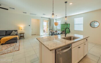 13154 E Apex Mine Wy in Tucson, AZ - Foto de edificio - Building Photo