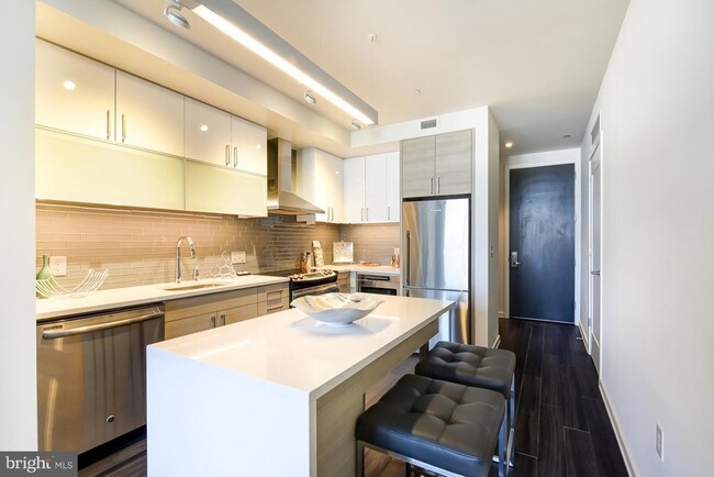 800 New Jersey Ave SE, Unit 2 BR INTERIOR UNIT in Washington, DC - Building Photo - Building Photo