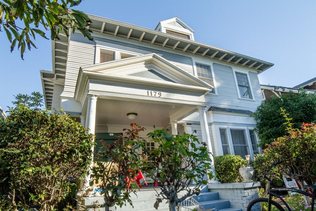 1179 W 28th St in Los Angeles, CA - Building Photo