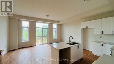 16 George Bales Ln in Richmond Hill, ON - Building Photo - Building Photo