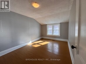 19 Cambridge St S in Kawartha Lakes, ON - Building Photo - Building Photo