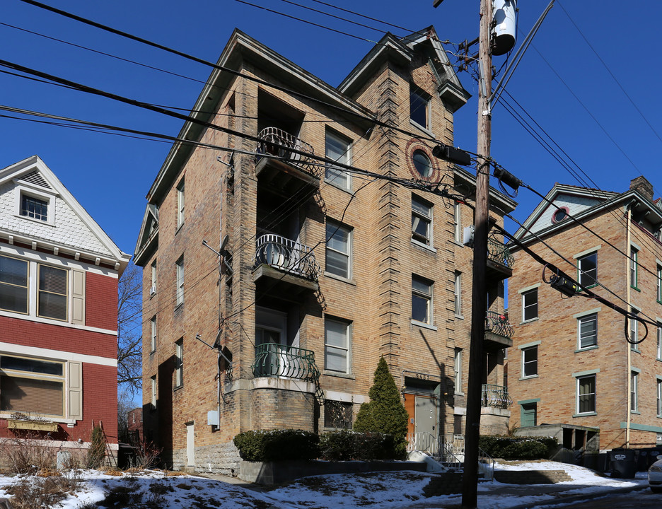 2457 Maplewood Ave in Cincinnati, OH - Building Photo