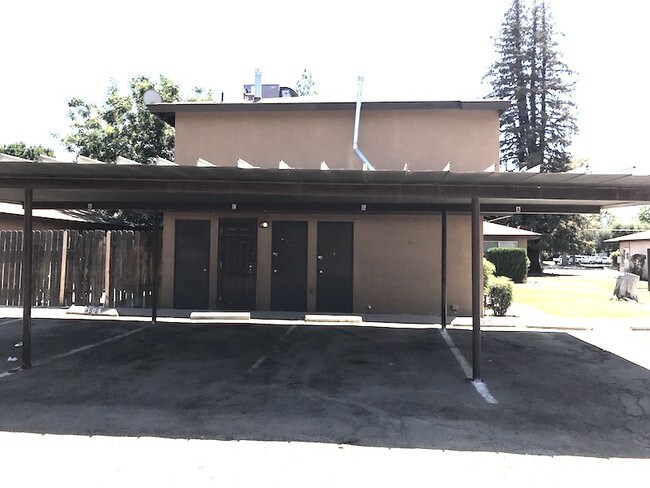 Planz Fourplex in Bakersfield, CA - Foto de edificio - Building Photo