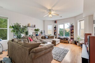 1024 N Damen Ave, Unit 7 in Chicago, IL - Building Photo