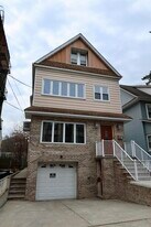 66 W 39th St in Bayonne, NJ - Building Photo