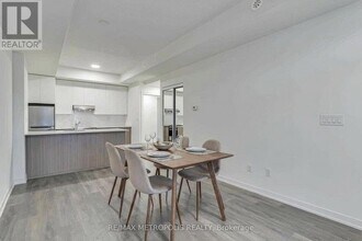 90 Canon Jackson Dr in Toronto, ON - Building Photo - Building Photo