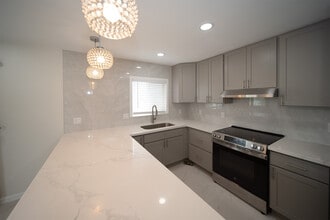 98-179 Kauhihau Pl, Unit Up 2 in Pearl City, HI - Foto de edificio - Building Photo