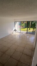 1562 Lake Crystal Dr in West Palm Beach, FL - Building Photo - Building Photo