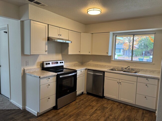 1661 Juneau Ct in Merced, CA - Building Photo - Building Photo