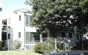 1511-1513 3/4 Rosalia Rd in Los Angeles, CA - Foto de edificio - Building Photo