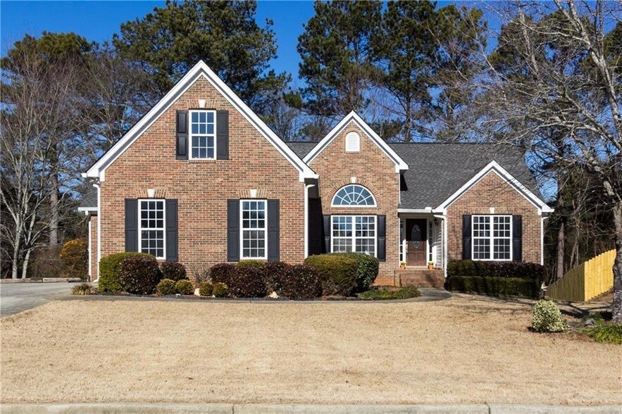 385 Henderson Lake Dr SW in Loganville, GA - Building Photo