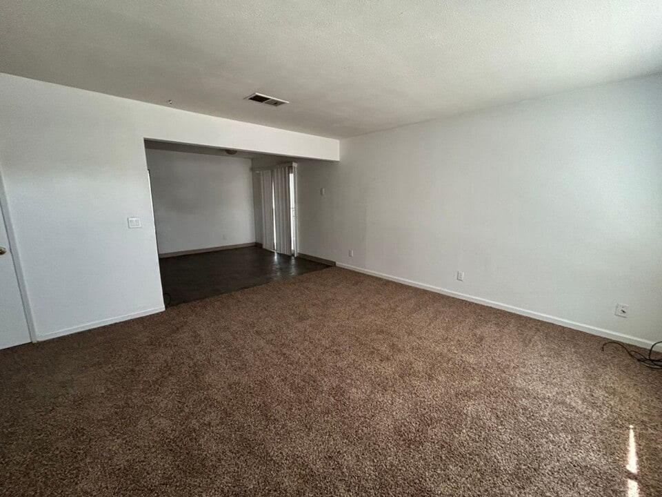 1275 E Bellevue Rd in Atwater, CA - Building Photo