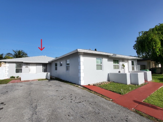 18725 SW 100th Ave in Cutler Bay, FL - Building Photo - Building Photo