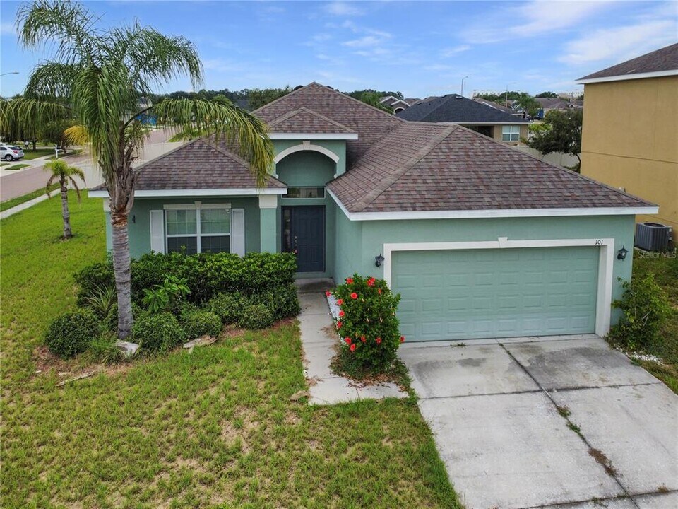 101 Highland Meadows St in Davenport, FL - Building Photo