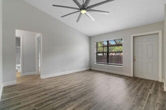 9 Via de Casas Norte in Boynton Beach, FL - Foto de edificio - Building Photo