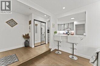 9248 Esplanade Dr in Windsor, ON - Building Photo - Building Photo