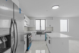 16925 SW 100th Ave in Miami, FL - Building Photo - Building Photo