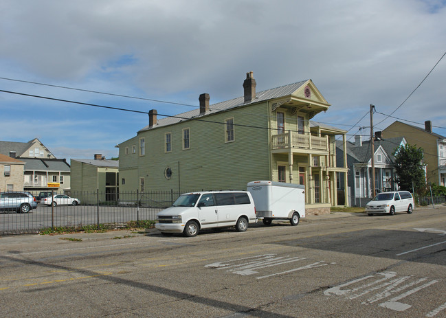 1435 Melpomene Ave in New Orleans, LA - Foto de edificio - Building Photo