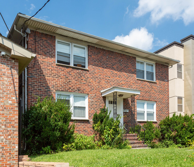 231 Rahway Ave in Elizabeth, NJ - Foto de edificio - Building Photo