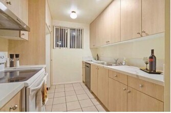 22855 Vanowen St, Unit 4 in Los Angeles, CA - Building Photo - Building Photo