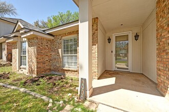 2906 Six Gun Trail in Austin, TX - Building Photo - Building Photo
