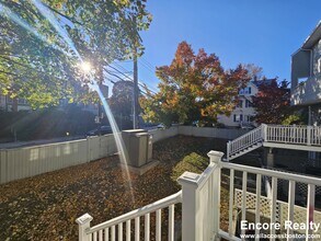 146 N Beacon St in Boston, MA - Foto de edificio - Building Photo