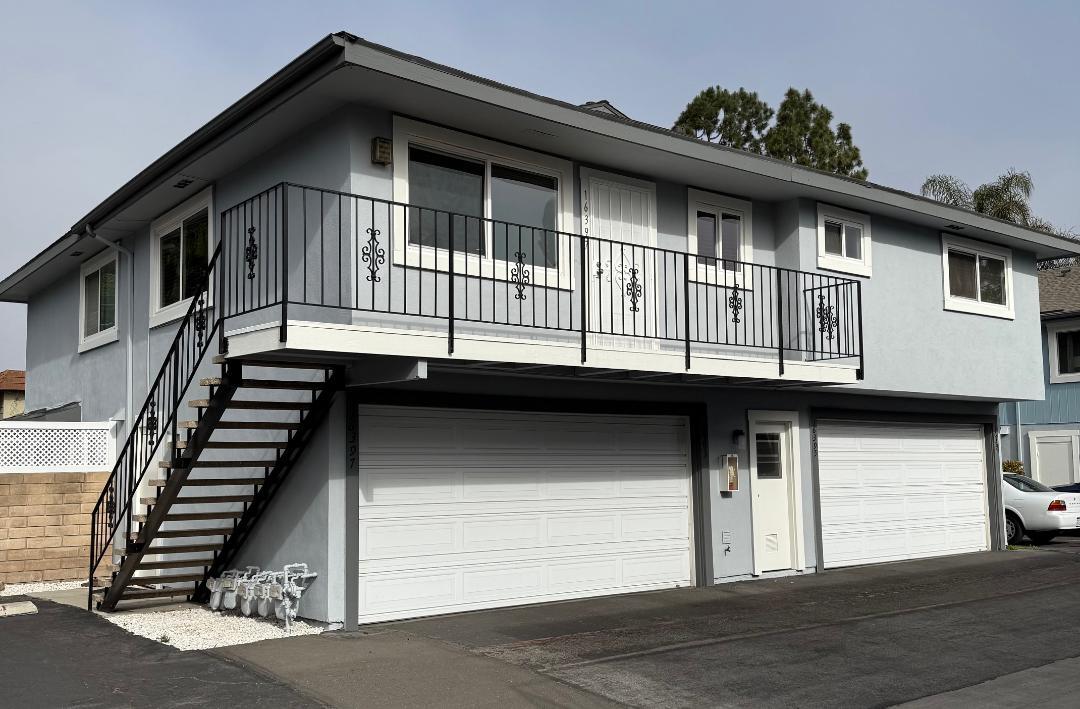 16397 De Anza Cir in Huntington Beach, CA - Foto de edificio