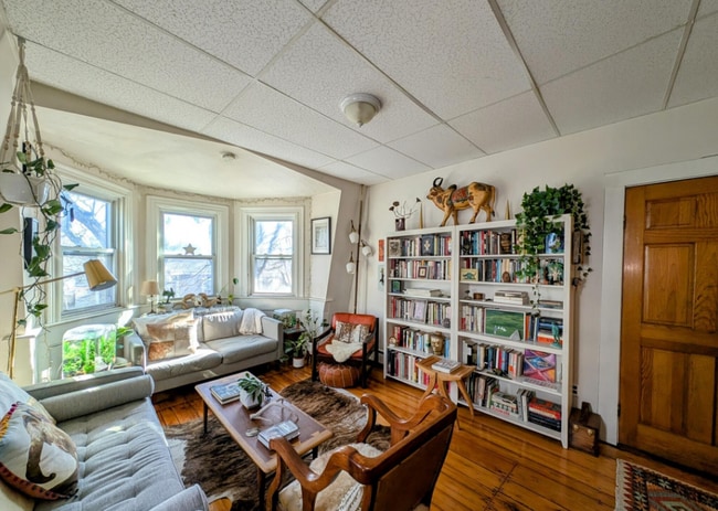 371 Windsor St, Unit 1 in Cambridge, MA - Building Photo - Building Photo