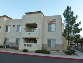 1908 Desert Falls Ct, Unit 207 in Las Vegas, NV - Building Photo - Building Photo