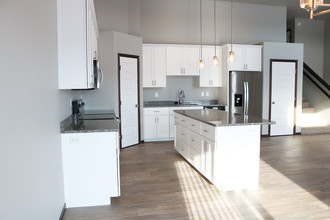 Shadow Creek Townhomes in West Fargo, ND - Building Photo - Building Photo