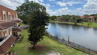 17530 NW 68th Ave in Hialeah, FL - Building Photo