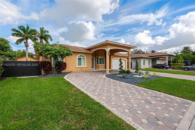 9895 NW 28th Terrace in Doral, FL - Building Photo - Building Photo