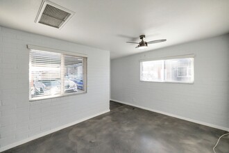 Beautiful 1Bed/1Bath with Private Patio in Tempe, AZ - Foto de edificio - Building Photo