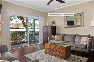 13818 Midland Rd in Poway, CA - Foto de edificio - Building Photo