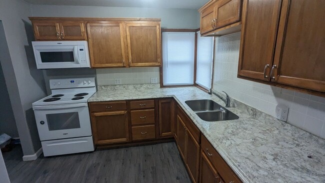 506 Lakeside St in Waterloo, IA - Building Photo - Building Photo