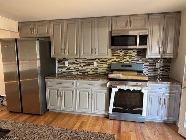 87 Fairview Ave in Somerville, NJ - Building Photo - Building Photo