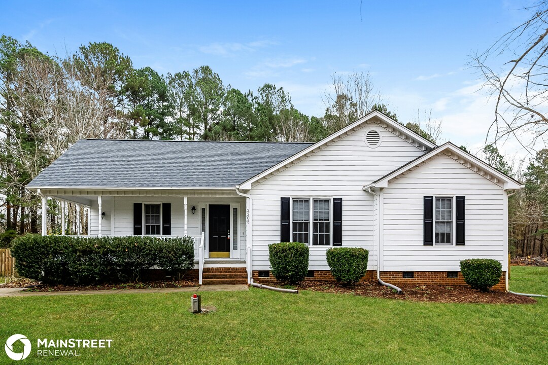 2305 Brasswynd Ct in Fuquay Varina, NC - Building Photo