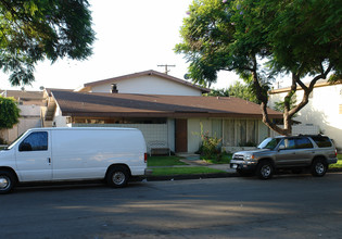 618 W Bellevue Dr in Anaheim, CA - Building Photo - Building Photo