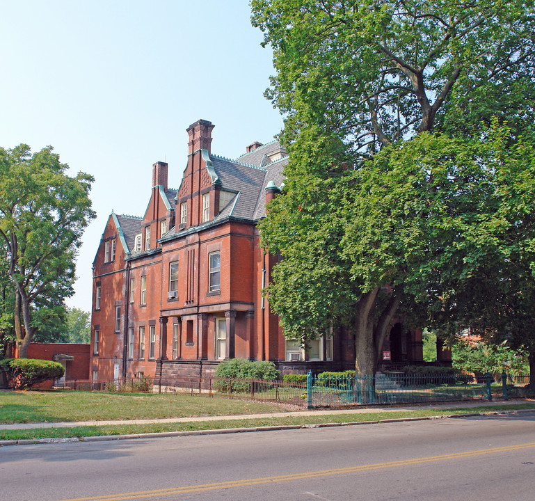 Berkley Manor in Springfield, OH - Building Photo