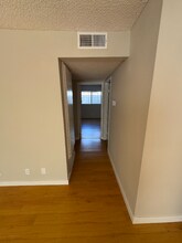 544 E Tujunga Ave in Burbank, CA - Foto de edificio - Building Photo