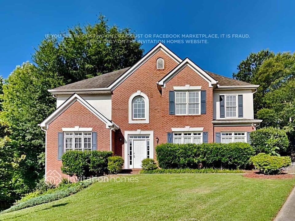 975 Cedar Crest Ct SW in Lilburn, GA - Building Photo
