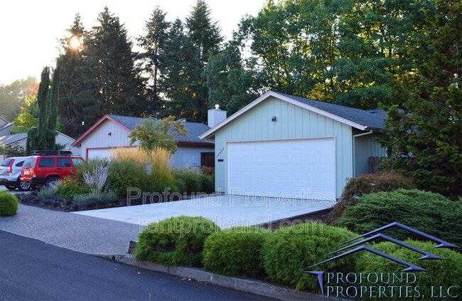 18922 NW Nelscott St in Portland, OR - Building Photo - Building Photo
